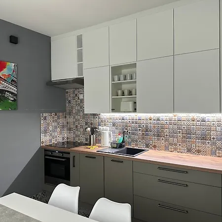 Karlovy Cute By Rentez Apartment