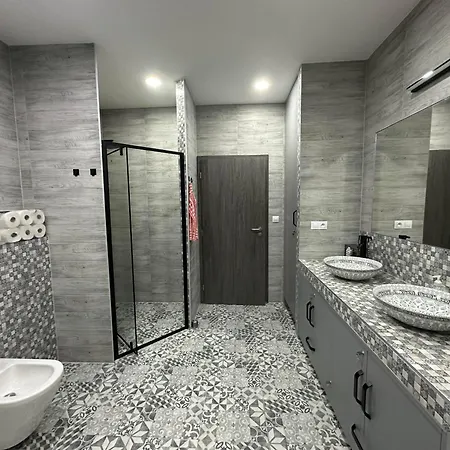 Apartment Karlovy Cute By Rentez